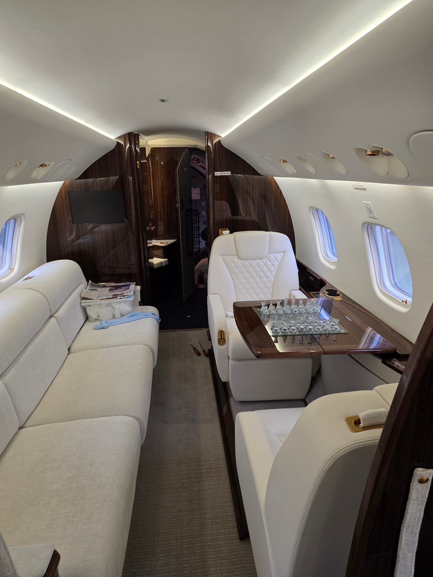 Embraer Legacy 650 lounge and conference area